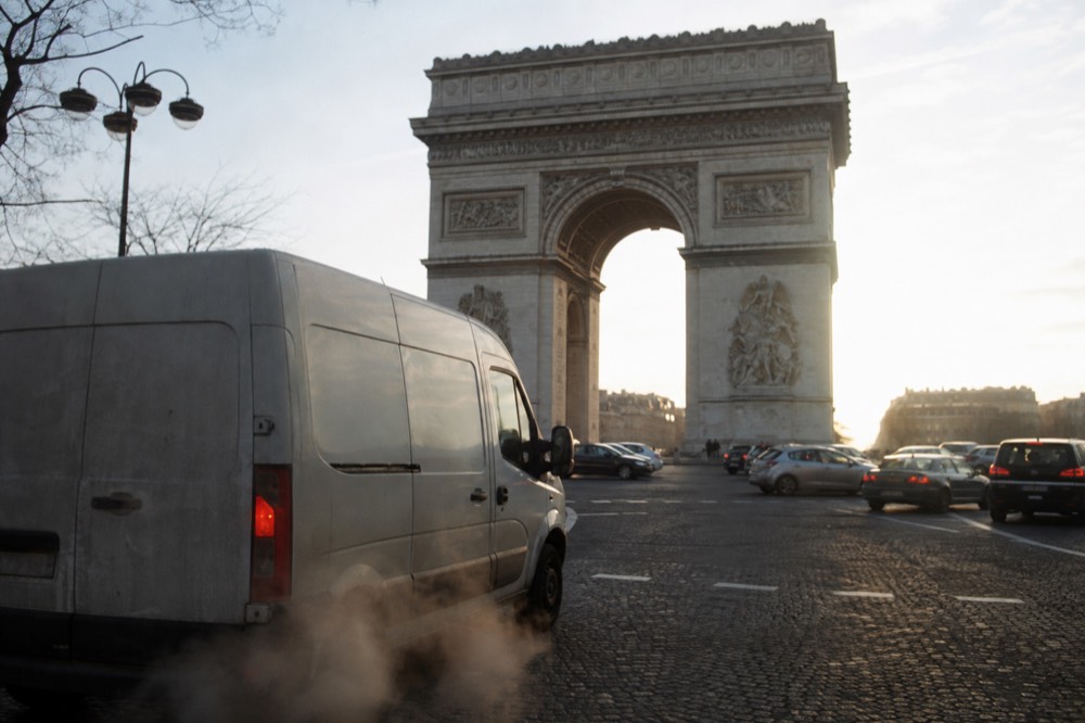 Arc de Triomphe view from the roundabout, no text, no logos, no people